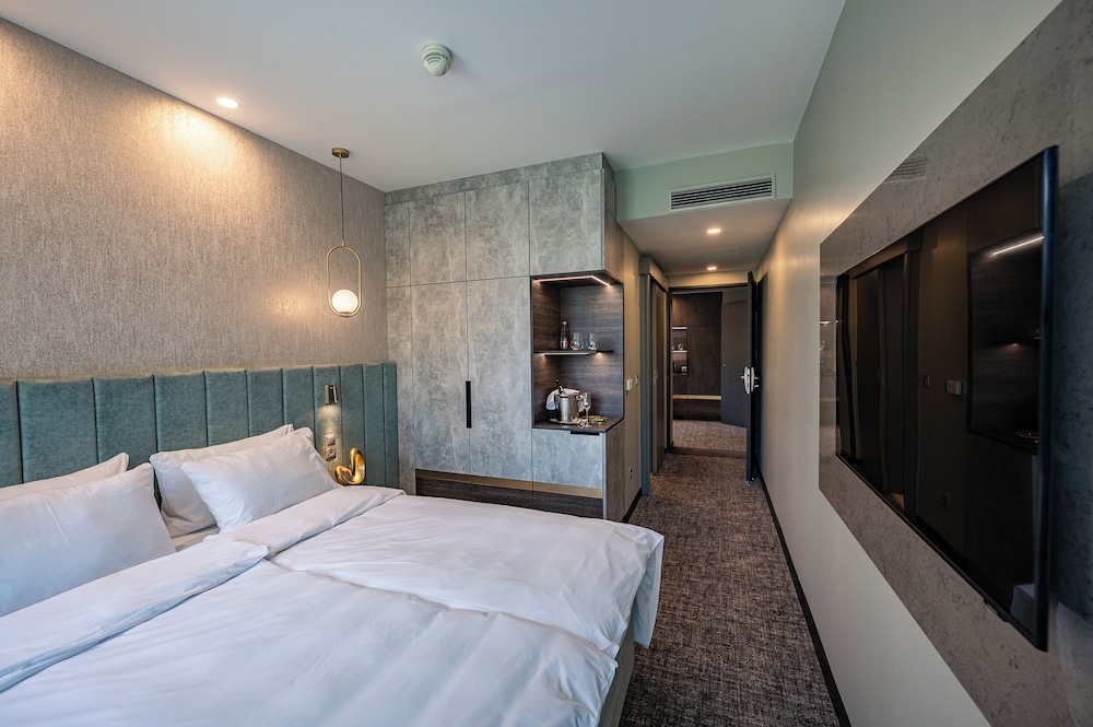 Azur Premium Wellness And Conference 8/50