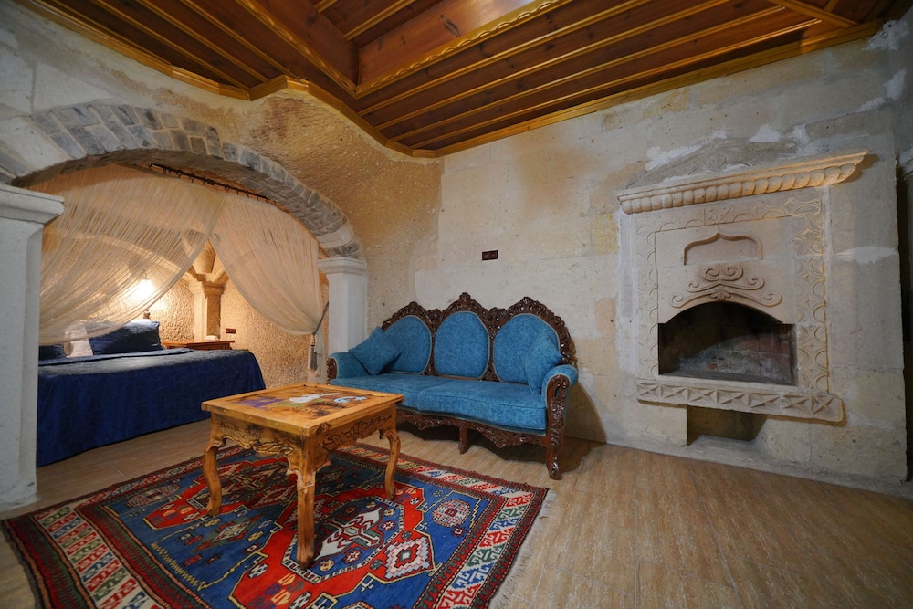 Holiday Cave Hotel 57/81