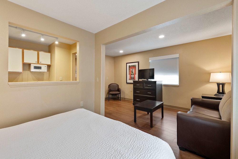 Studio6 Suites Charlotte, NC - Tyvola Rd/Executive Park 12/50