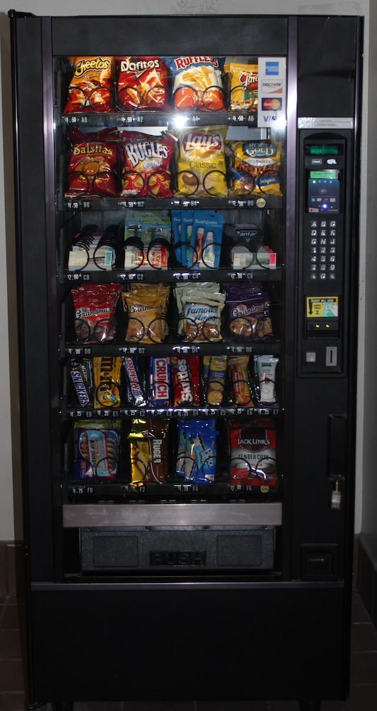 Alex Hotel and Suites Anchorage Airport 33/66
