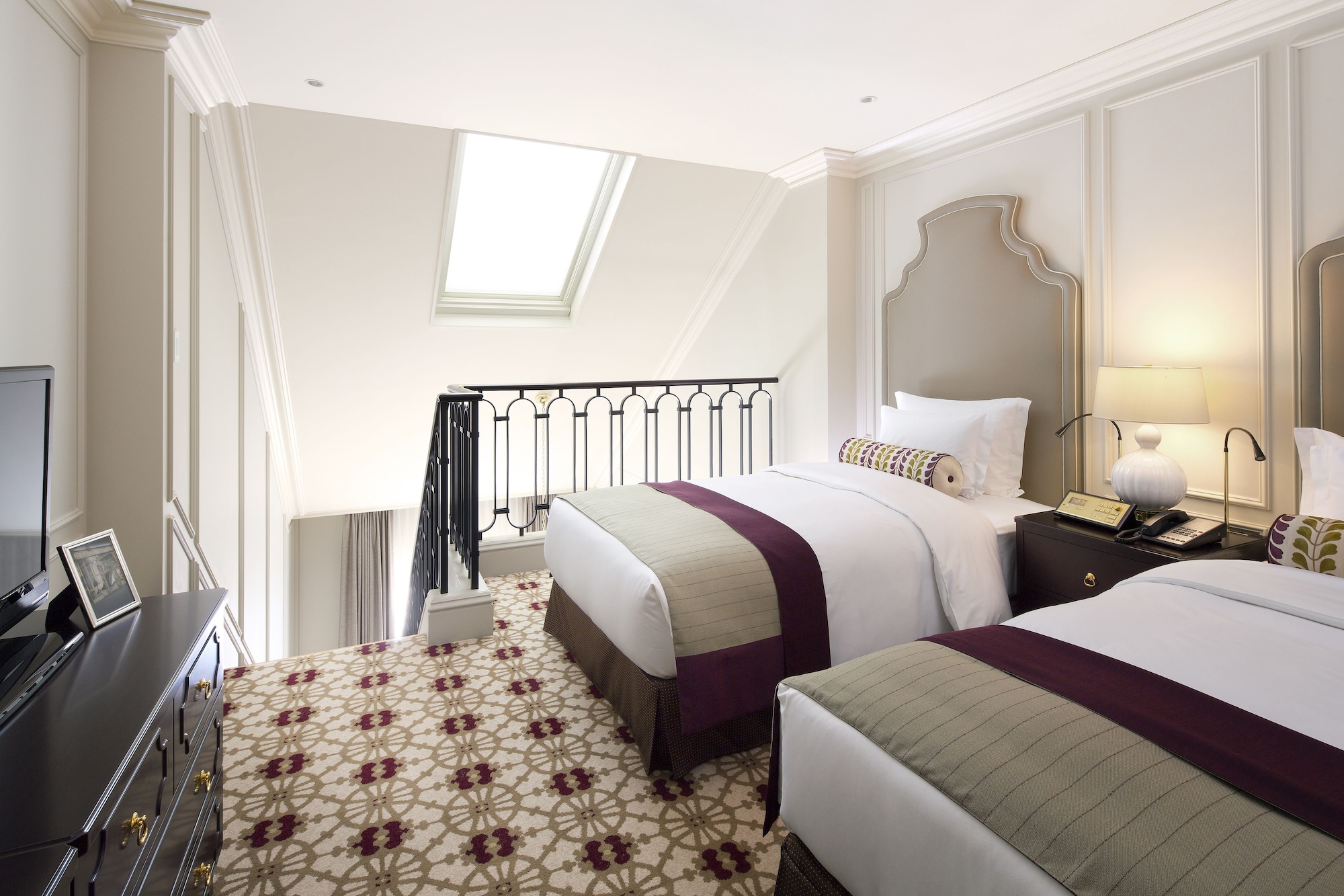 MAISONETTE, TWIN BEDS
