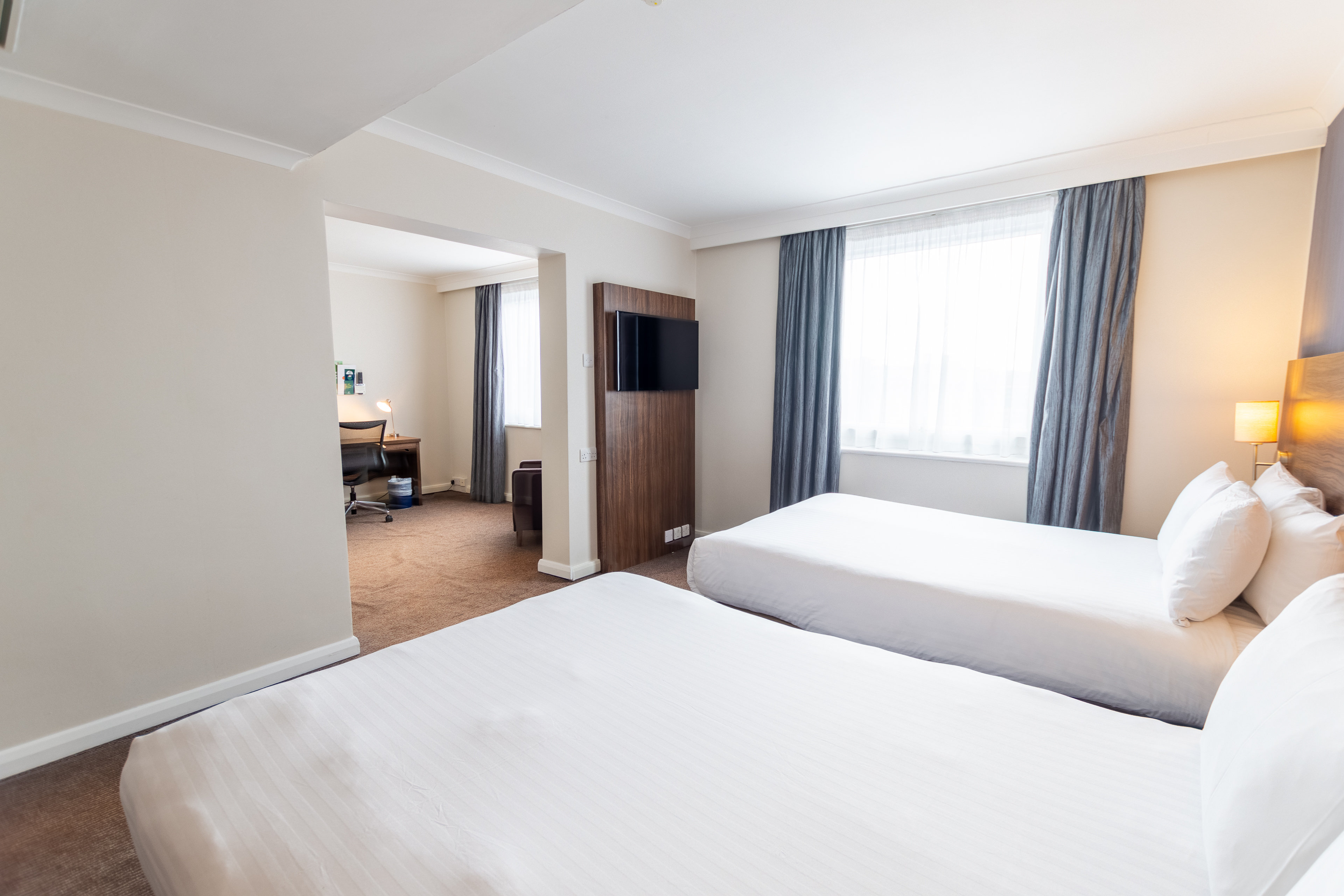 HOLIDAY INN LIVERPOOL 12/50