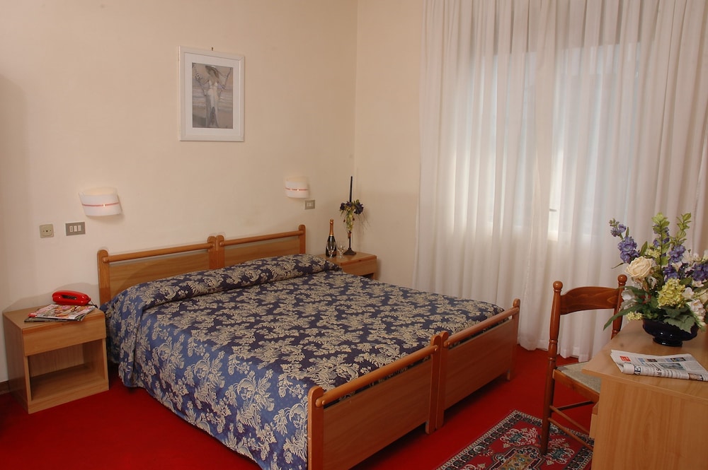 Hotel Moderno 12/40