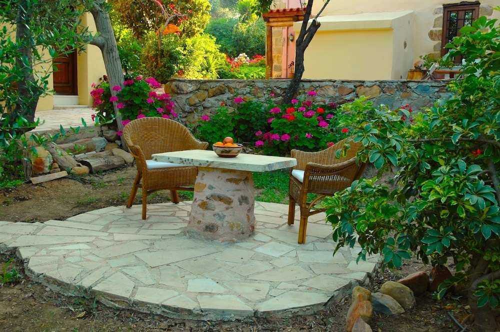Elia Traditional Hotel & Spa 48/50