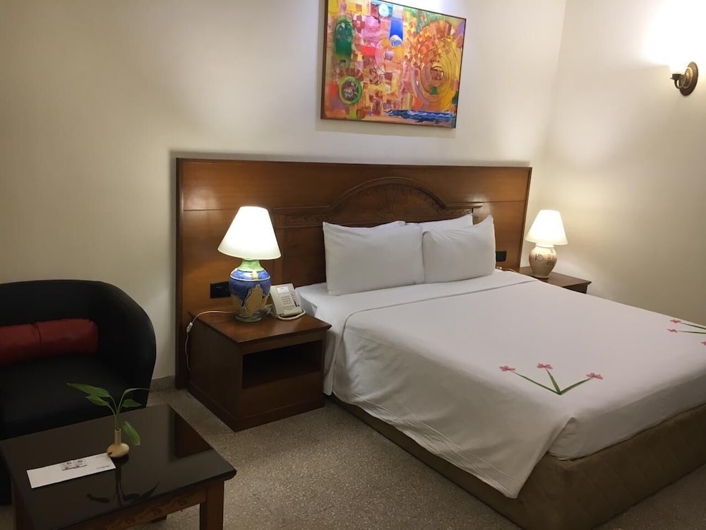 Radisson Goa Candolim Hotel 16/84