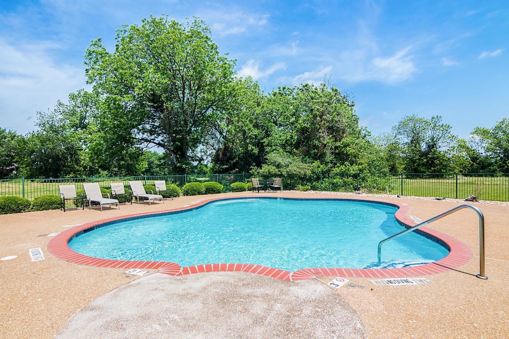 Quality Inn Suites Garland East Dallas 39/56