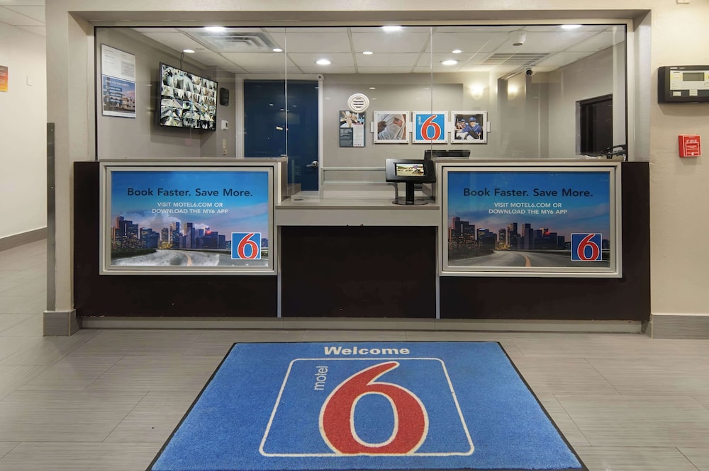 Motel6 Fort Worth, TX - Downtown East 10/52