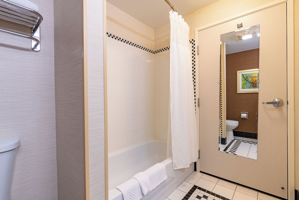Fairfield Inn Suites Carlisle 53/55