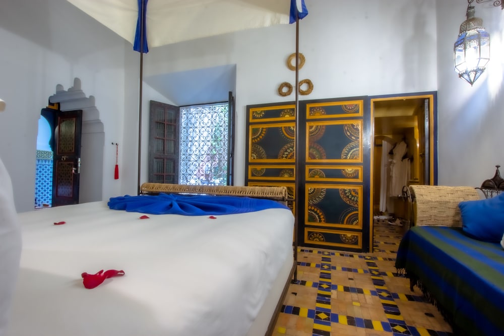 Riad Kaiss By Anika 18/70