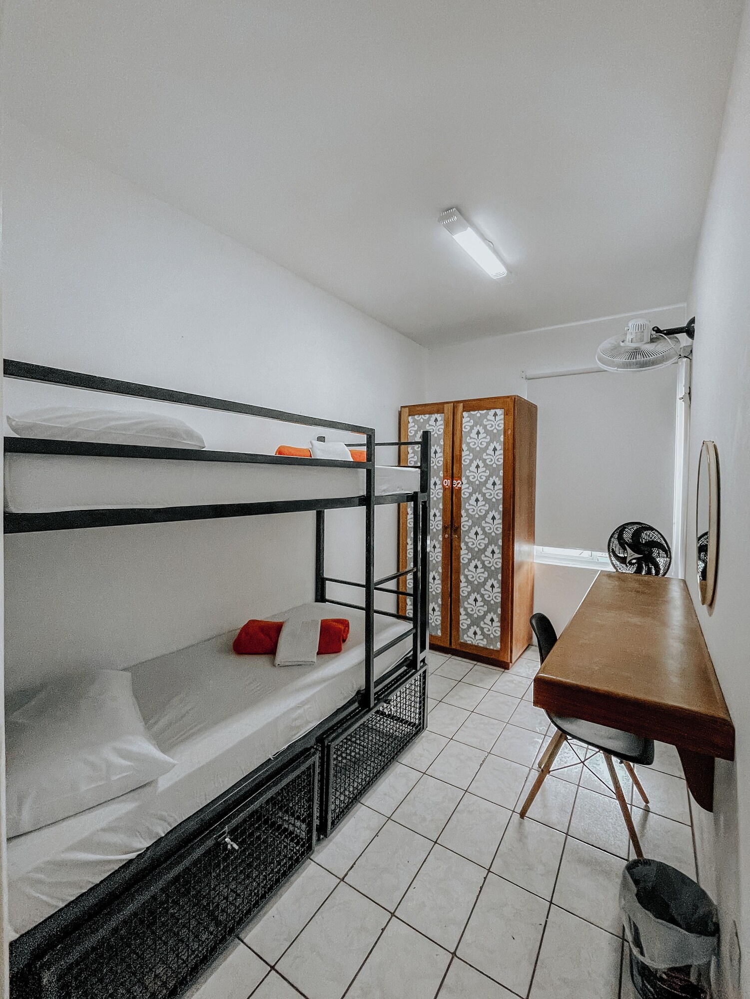 ECONOMY, TWIN BEDS