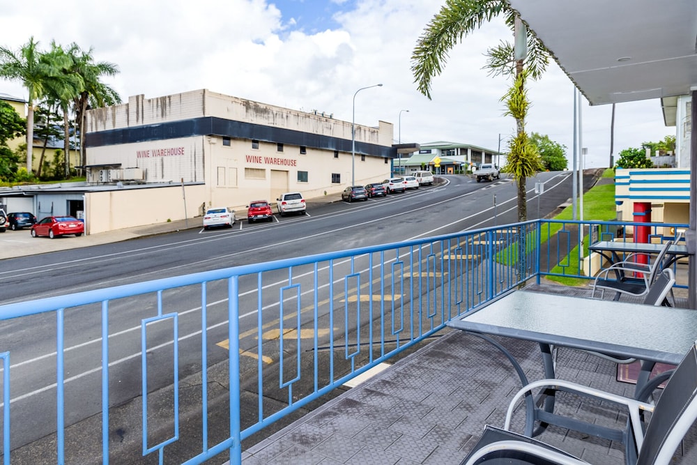 Innisfail Riverfront Motel 18/27