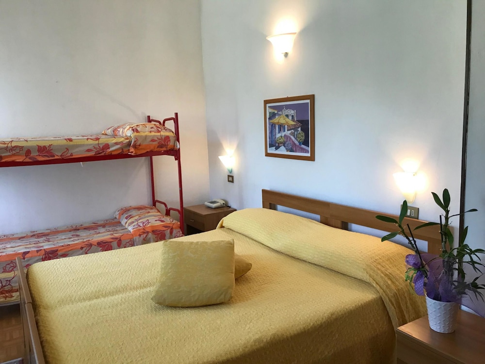 Room, Quadruple, 4 Beds, Hill View