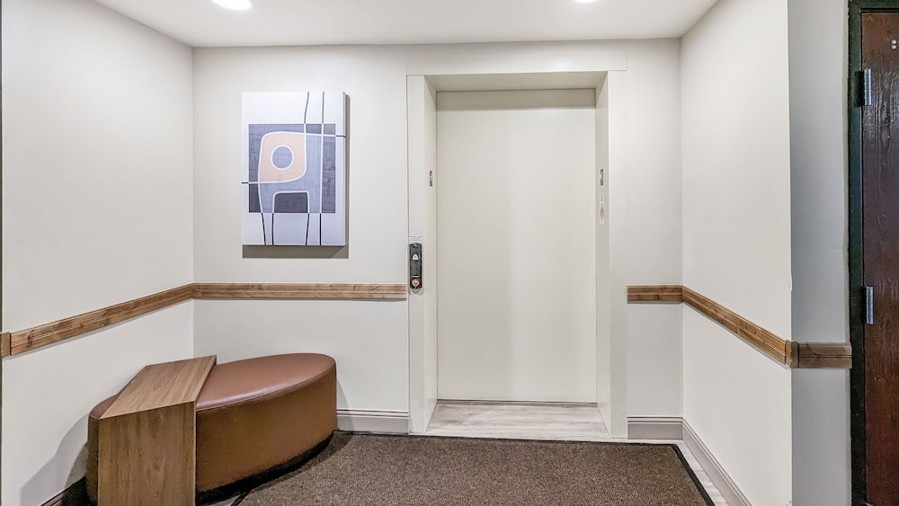 Estherville Hotel Amp Suites 31/50