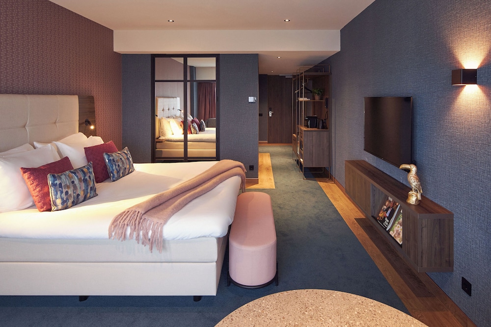 Atrium, Plus, Deluxe, Queen Bed