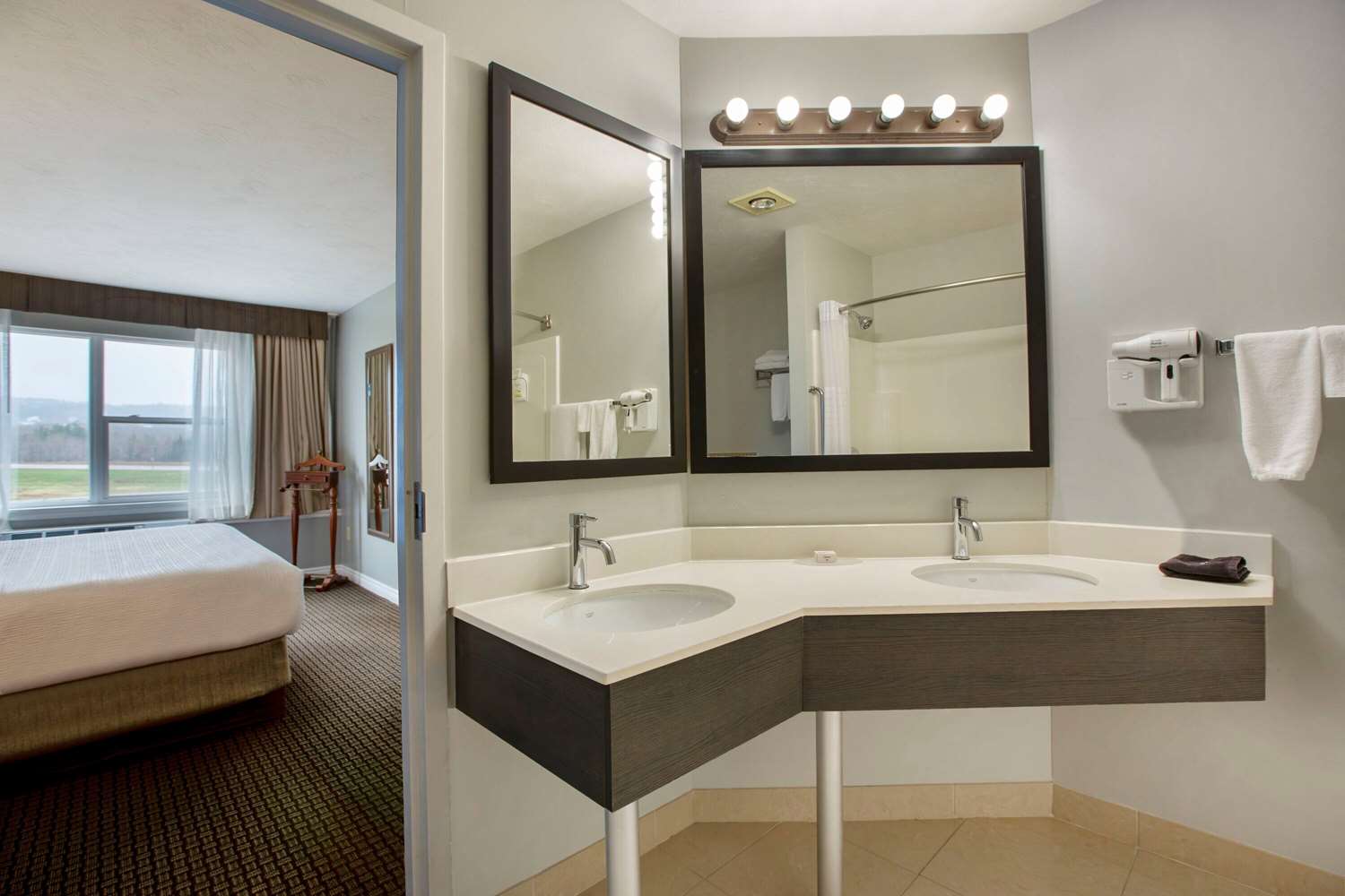 Days Inn & Suites by Wyndham Moncton 30/30