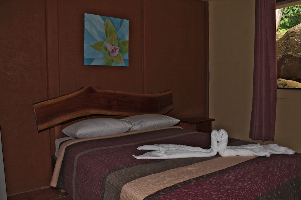 Greemount Hotel 38/65