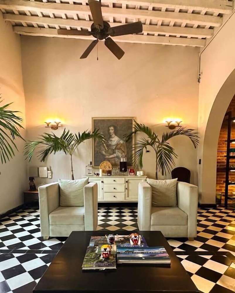 Casa Charlotte Alma Hotels 24/50
