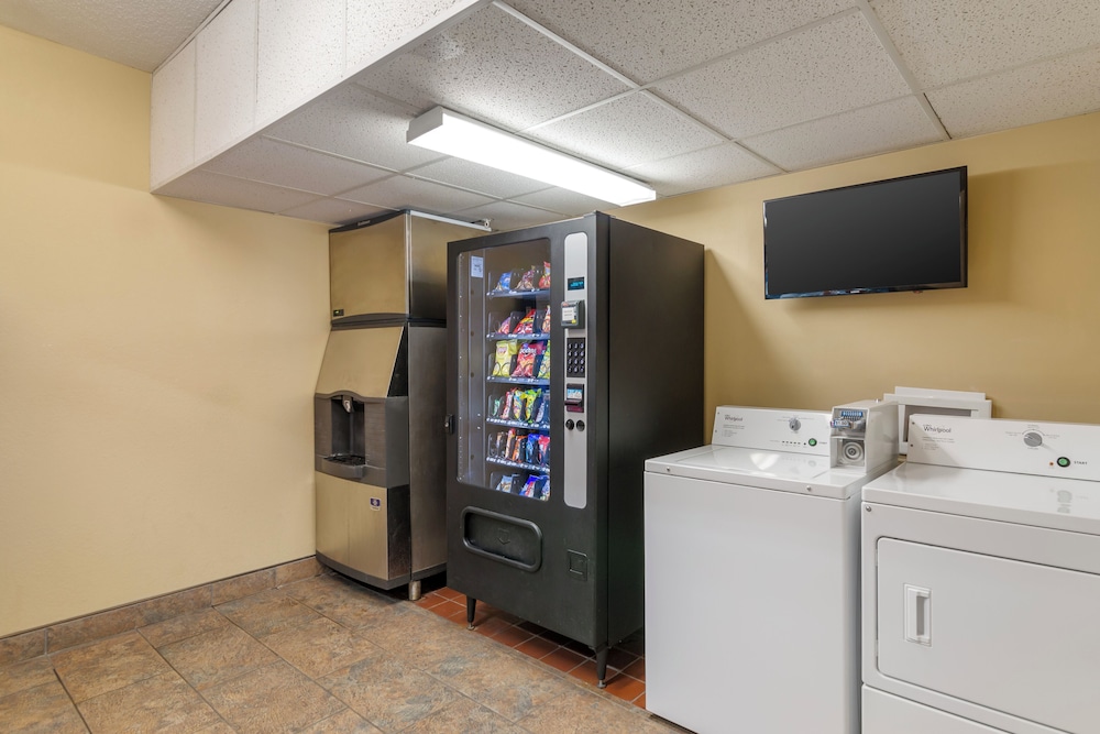 Expressway Suites Bismarck 61/65