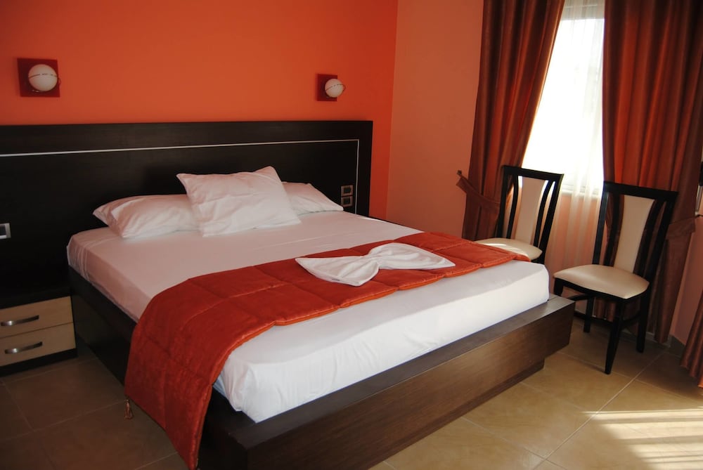 Lion Gate Hotel 15/50