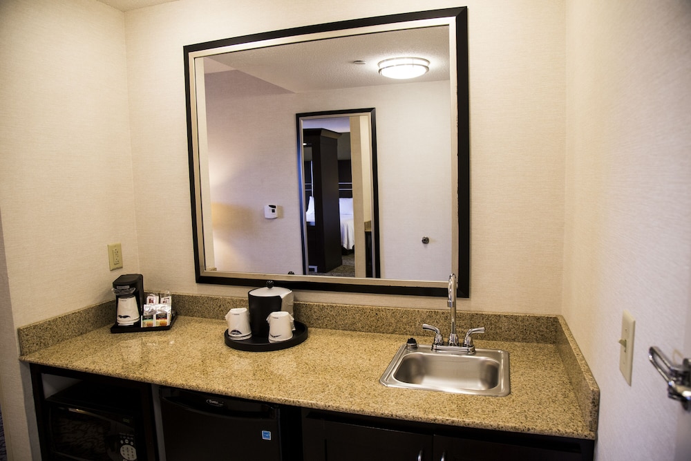 Hampton Inn and Suites Sharon 18/62