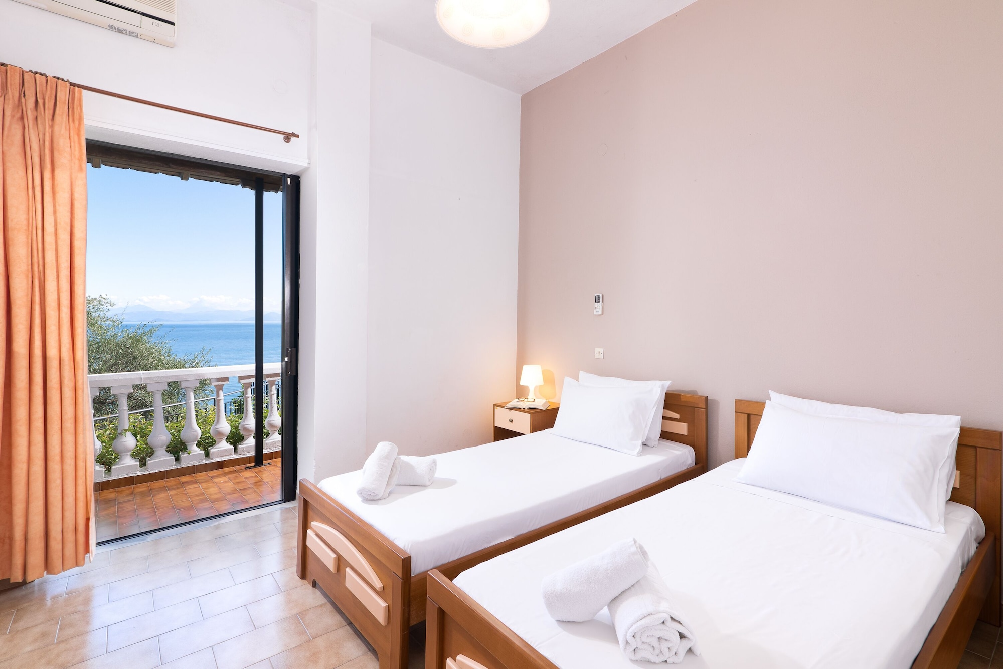 APARTMENT, DOUBLE AND TWIN BEDS, SEA VIEW