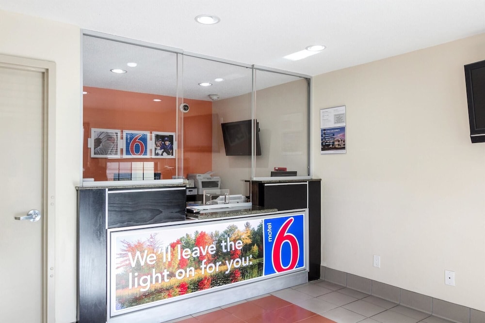 Motel6 New Brunswick, NJ 8/42