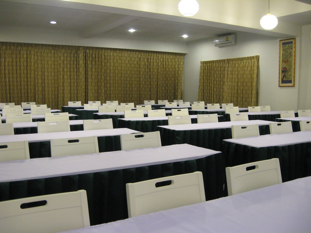 Chomdao Hotel 34/35