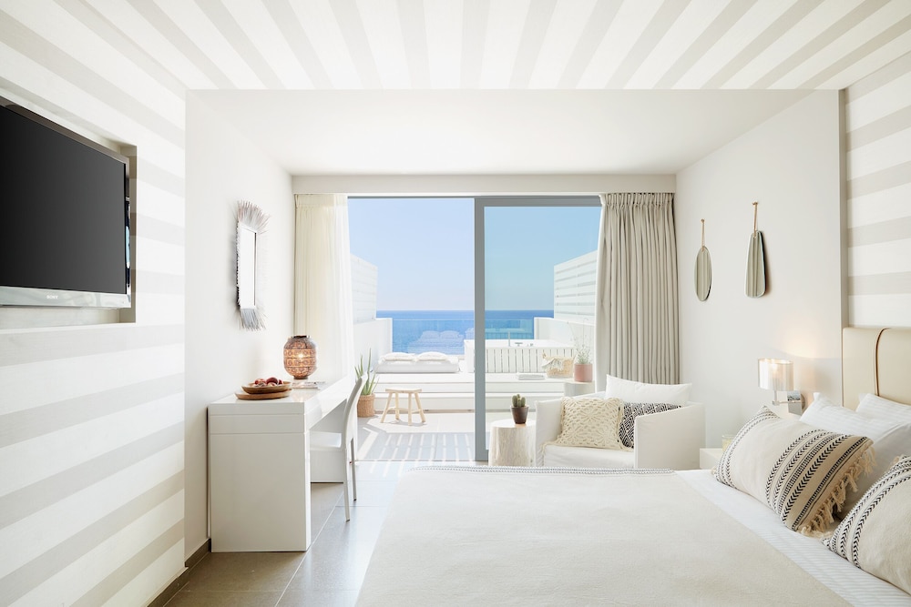 JUNIOR SUITE, DELUXE, JETTED TUB