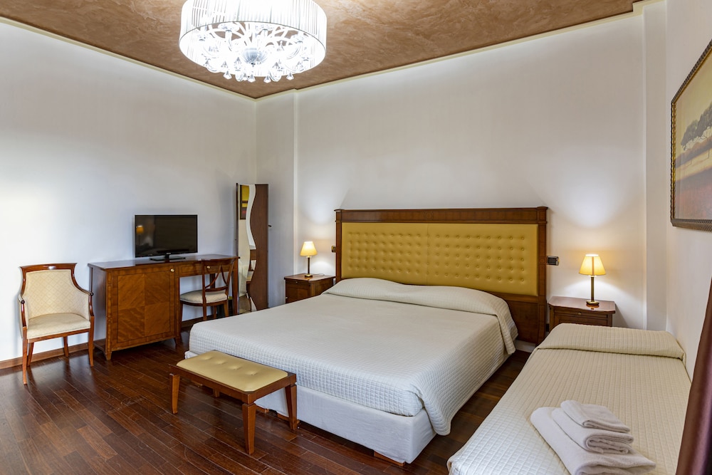 ROOM, TRIPLE