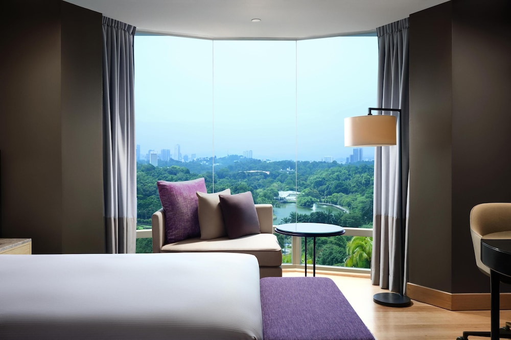 غرفة ديلوكس بإطلالة على البحيرة، Hilton Kuala Lumpur 3/5