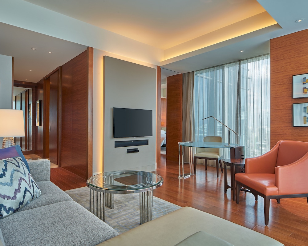 Grand Hyatt Manila 36/72
