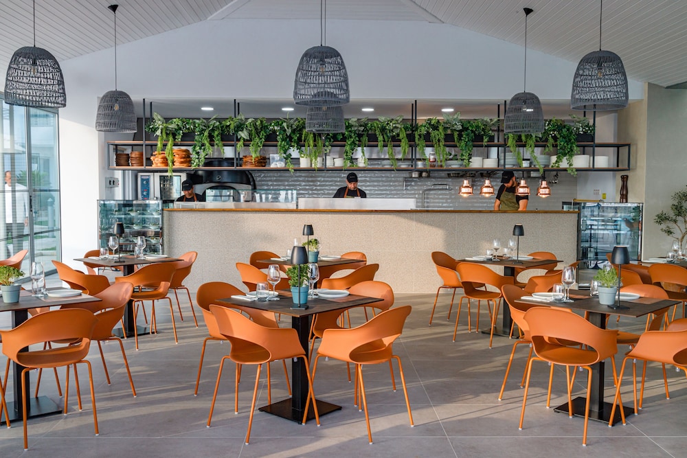 restaurant cafeteria