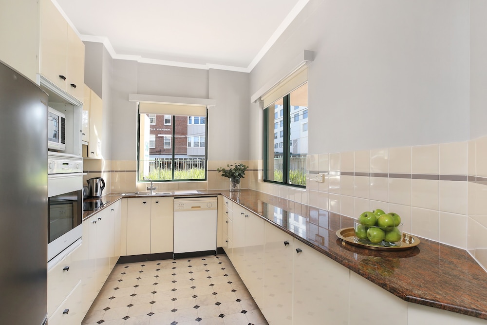 AEA THE COOGEE VIEW SERVICED APARTMENTS 9/82