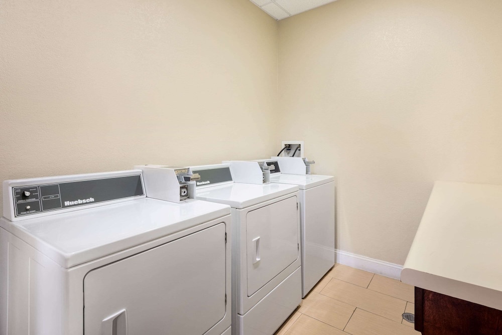 La Quinta Inn & Suites Summersville / New River National Park 8/47