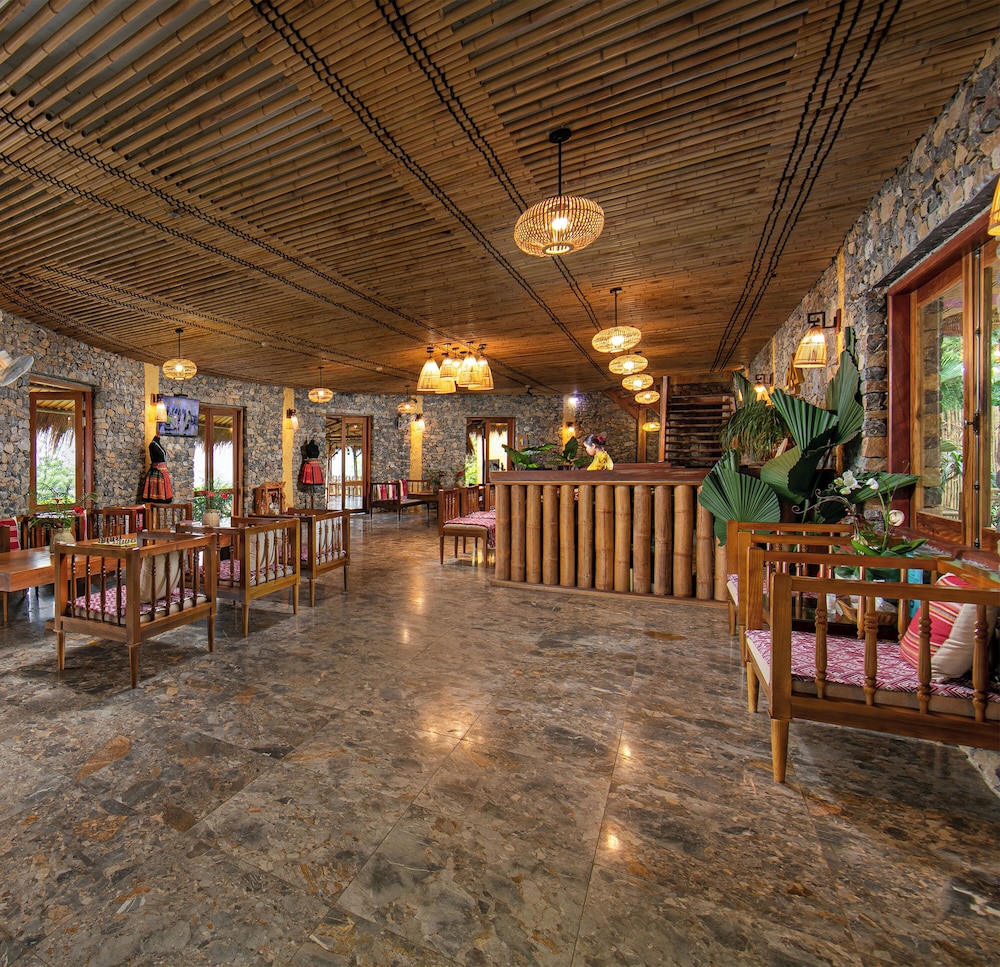 Mai Chau Hideaway Lake Resort 64/72