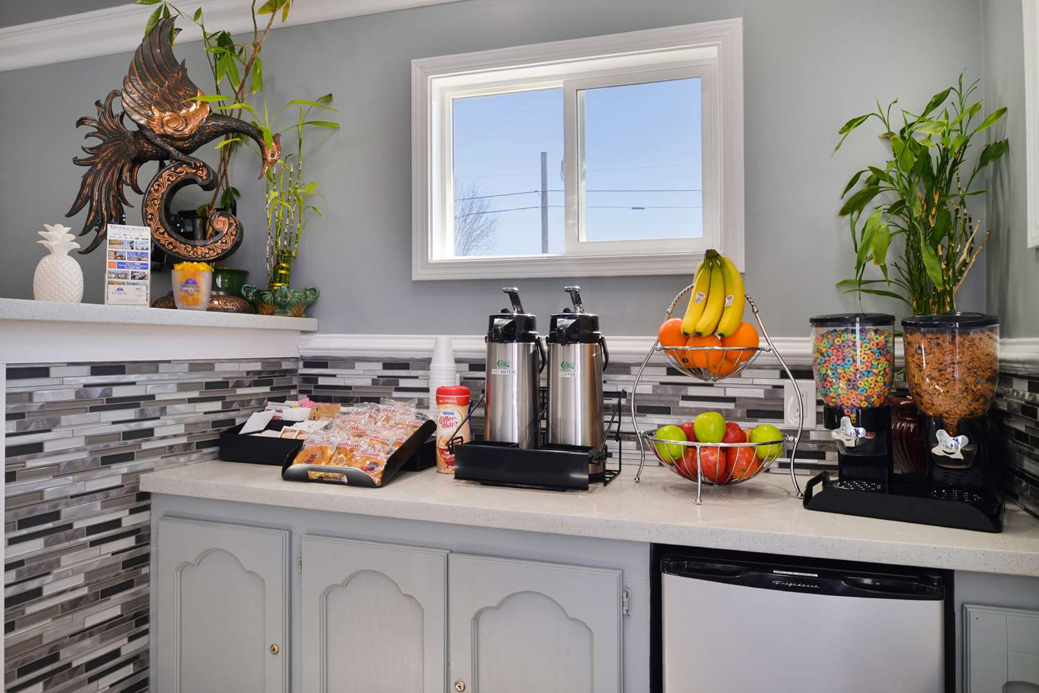 Americas Best Value Inn Los Banos 18/24