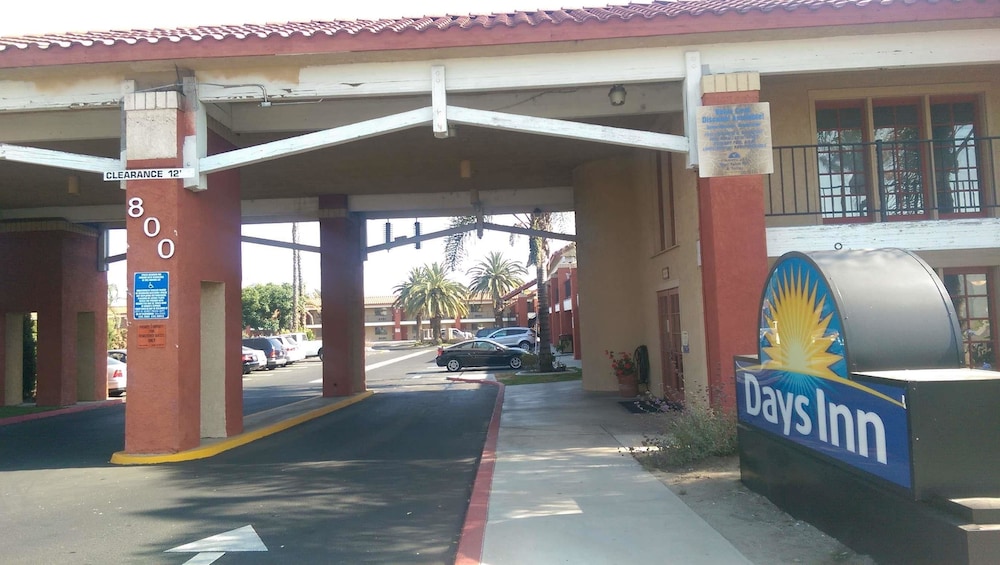 Days Inn By Wyndham Hemet 1/18