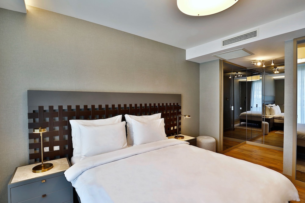 Premium, Suite, 2 Queen Beds, Sea View