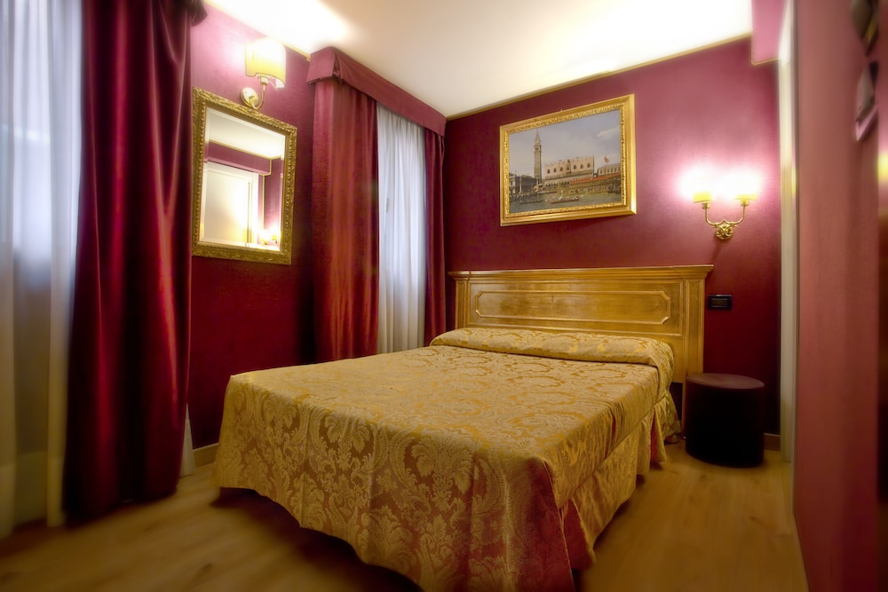 HOTEL NOEMI 19/45