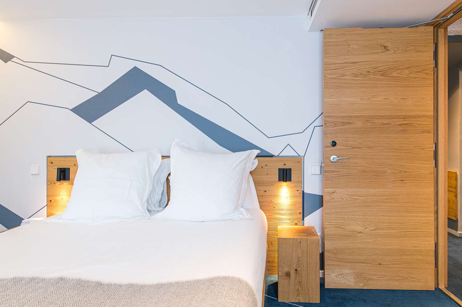 House, 5 Queen Beds