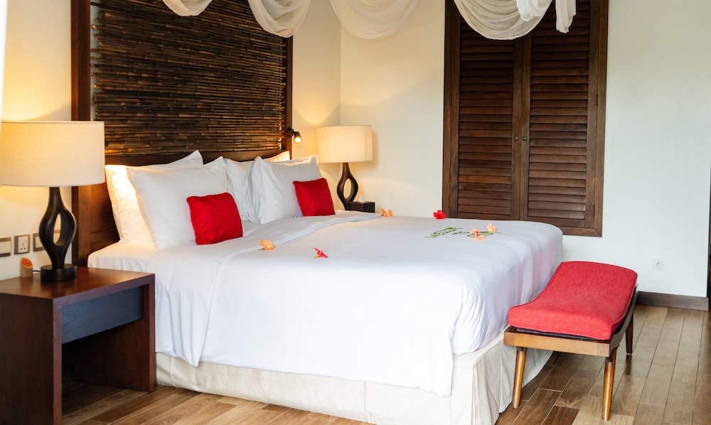 JUNIOR SUITE, KING BED