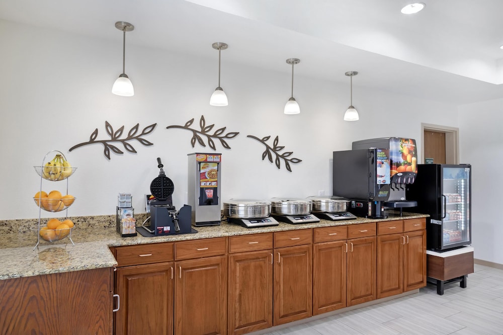 Best Western Plus Executive Hotel Suites 3/50