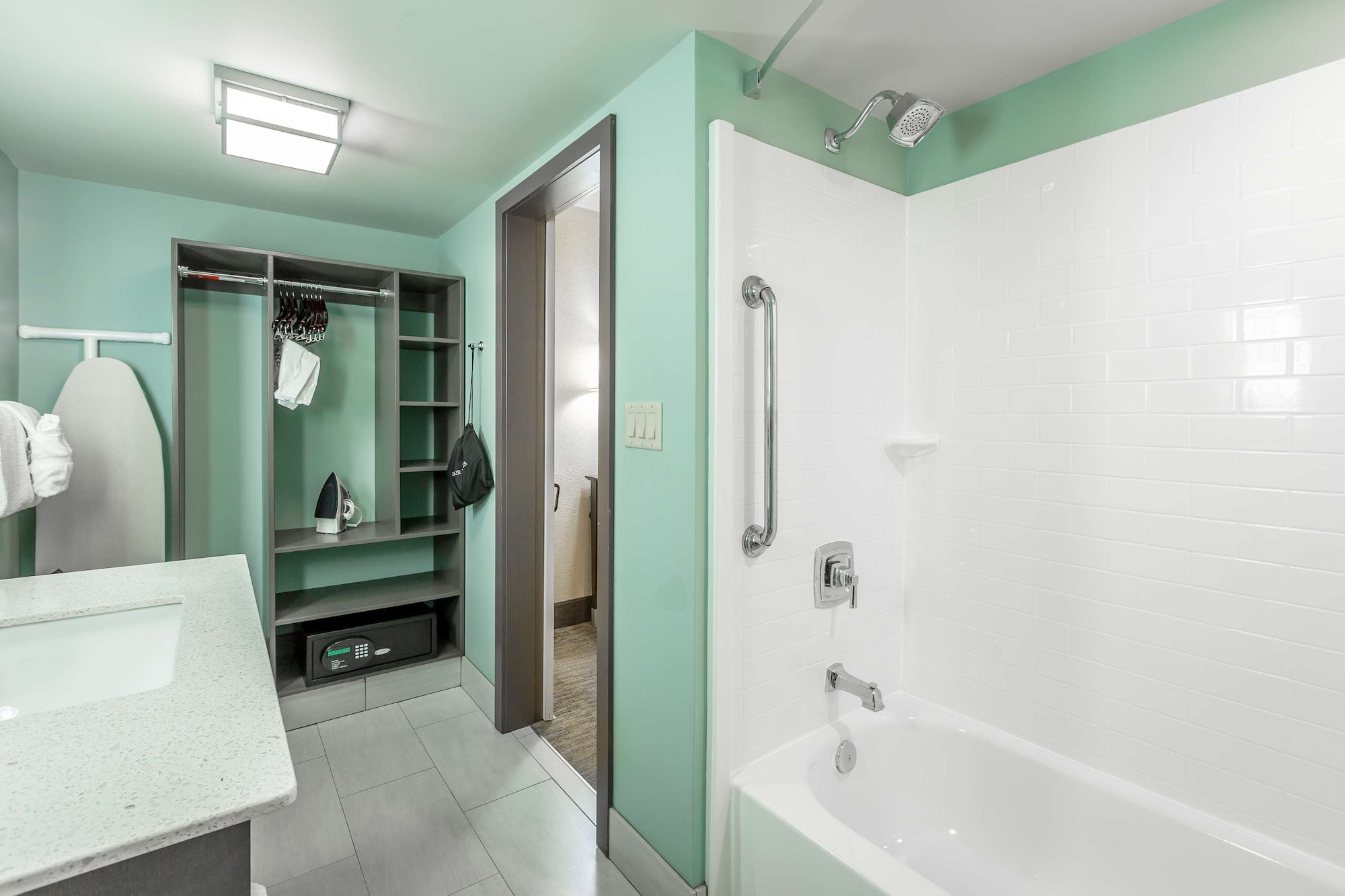 غرفة قياسية بسريرين كوين بإطلالة على الفناء، Best Western Plus St. Simons 6/6