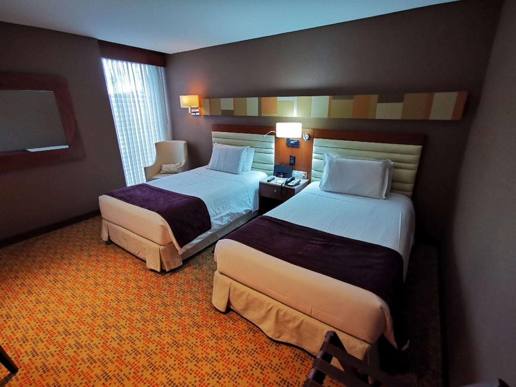 STANDARD, 2 DOUBLE BEDS