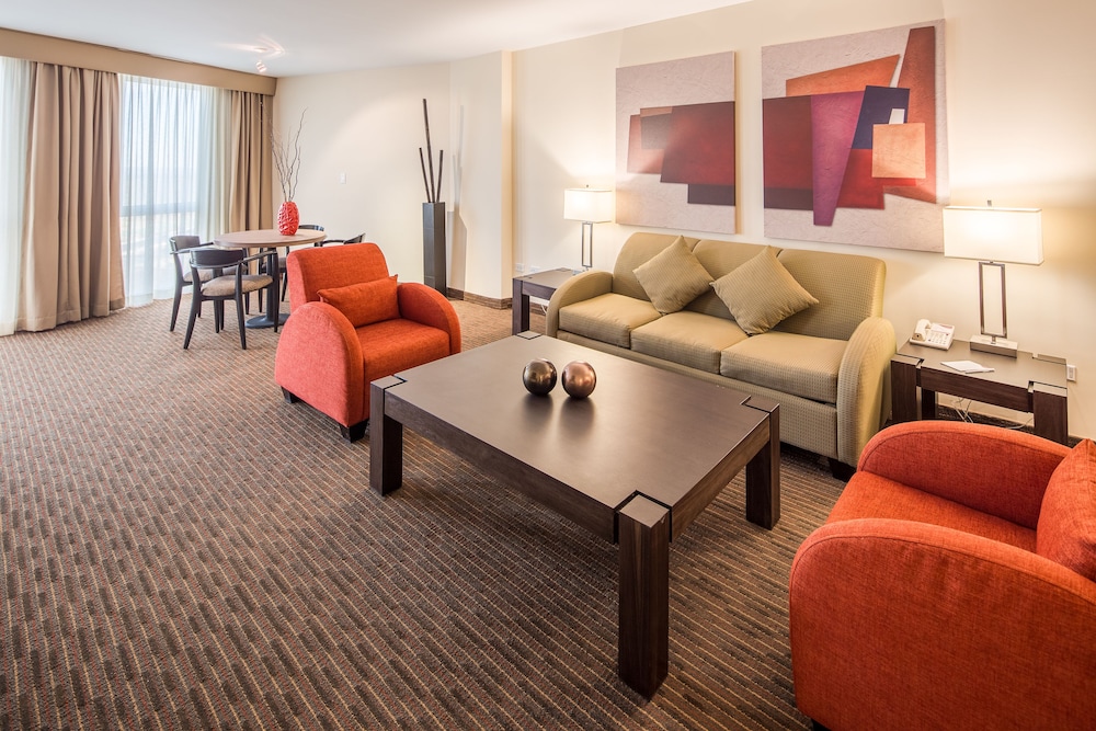 CROWNE PLAZA MONTERREY AEROPUERTO 49/75