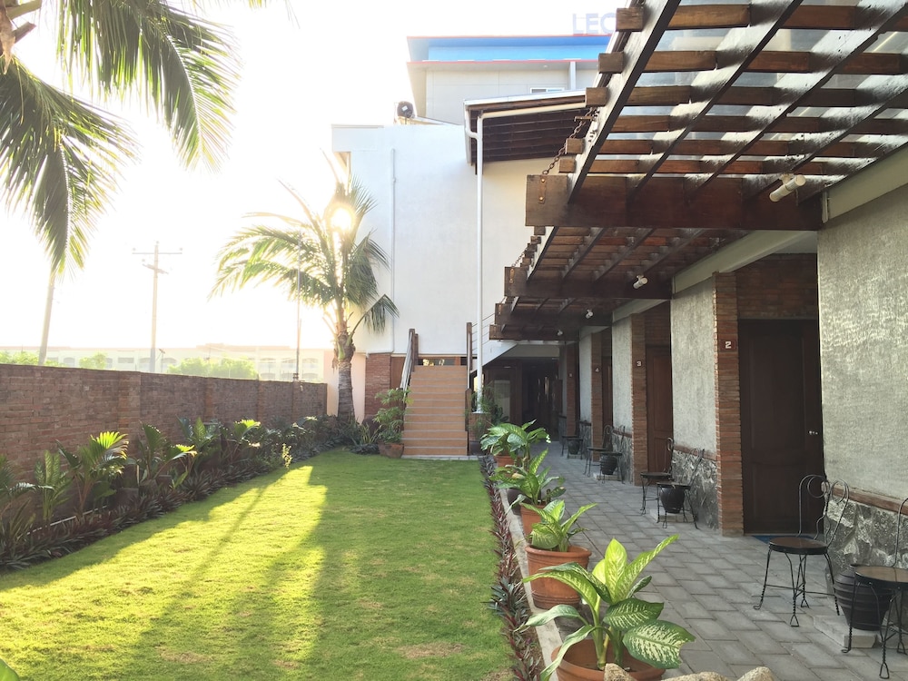 Mango Valley Hotel 1 55/67