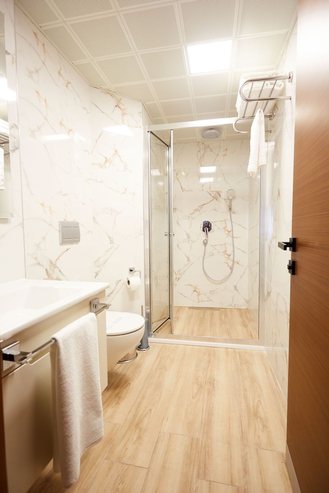 Mira Otel Alsancak 34/34