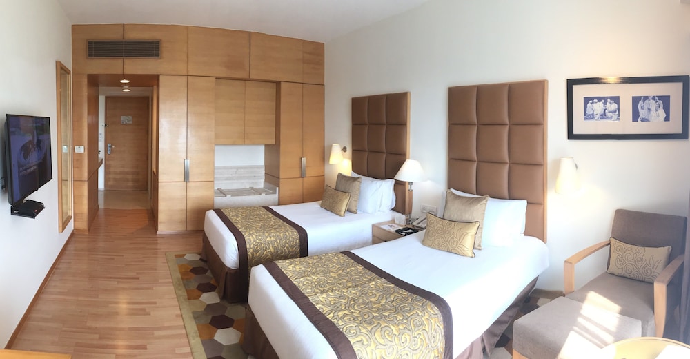 Taj Chandigarh 10/73
