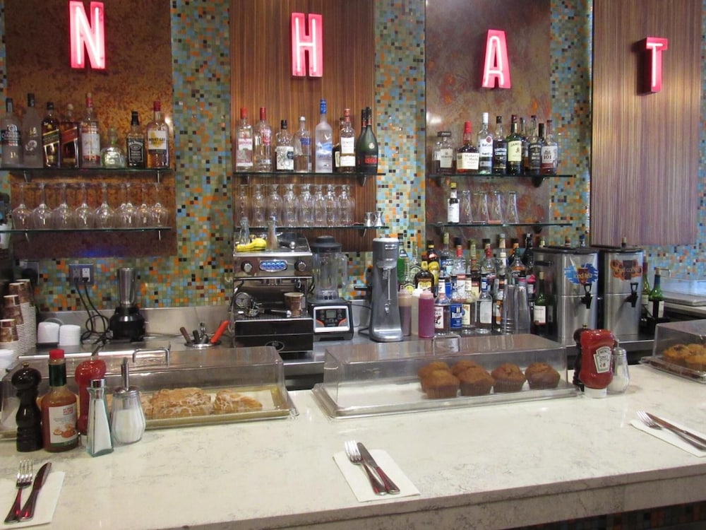 NEWTON HOTEL 28/37