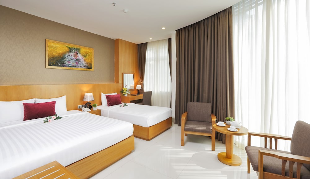 Golda Hotel 9/38